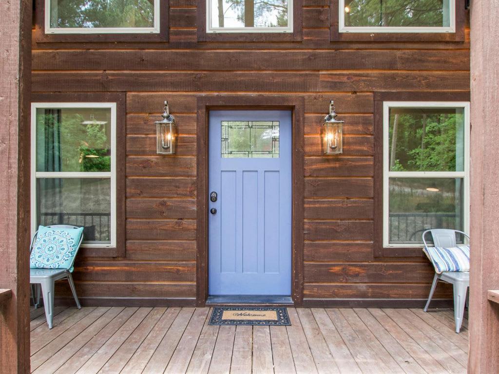 Stunning Luxury W Hot Tub And Fire Pit Holy Shiplap Is Perfect Romantic Couples Getaway *