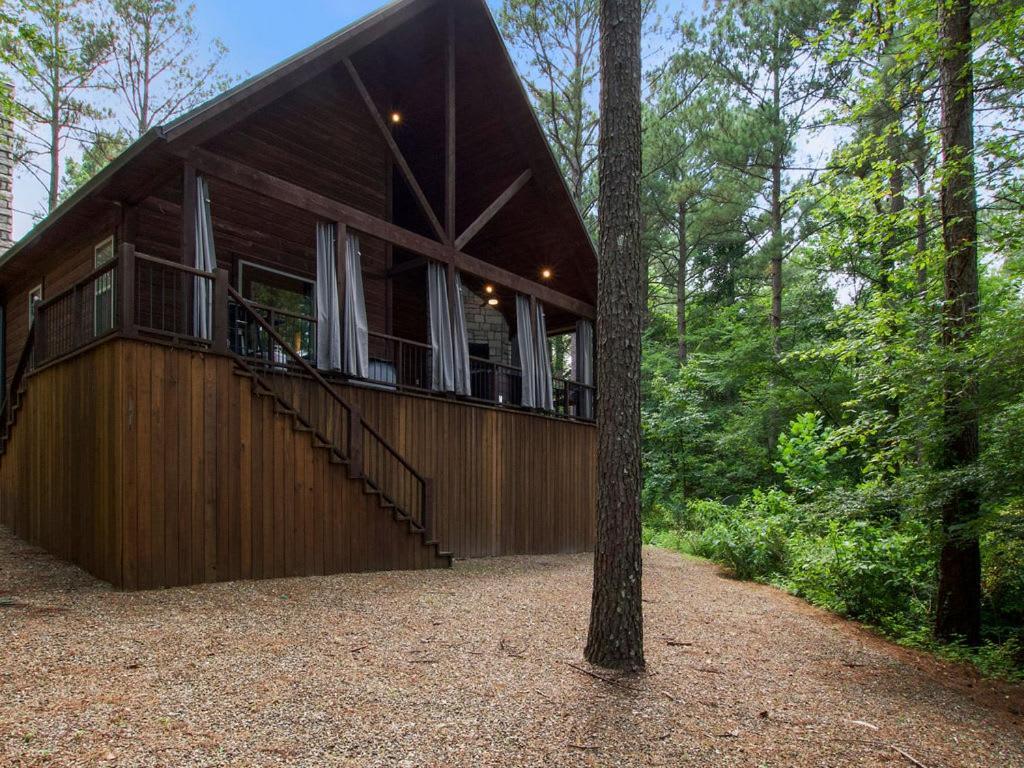 Stunning Luxury W Hot Tub And Fire Pit Holy Shiplap Is Perfect Romantic Couples Getaway *