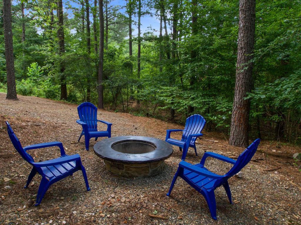Stunning Luxury W Hot Tub And Fire Pit Holy Shiplap Is Perfect Romantic Couples Getaway *